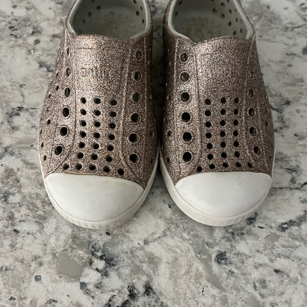 Native sparkly gold size C7